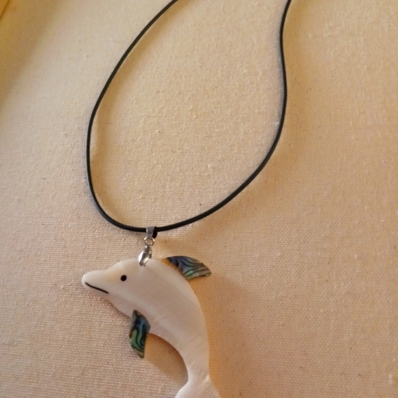 HANDMADE MOSAIC DOLPHIN ABALONE, M O P, ONYX PENDANT. ON 24-IN LEATHER ADJUS COR - Picture 2 of 3